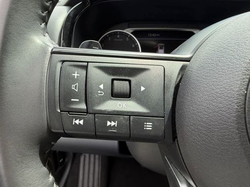 Certified 2025 Nissan Pathfinder SV image 9