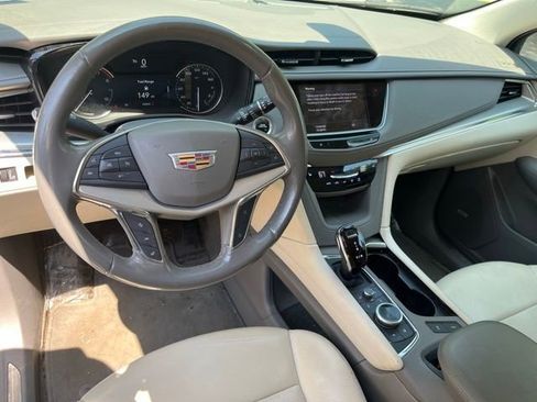 Used 2022 Cadillac XT5 Premium Luxury FWD image 6