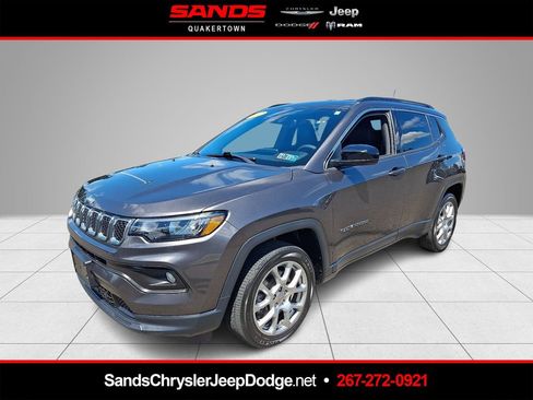 Used 2023 Jeep Compass Latitude AWD/4WD image 1