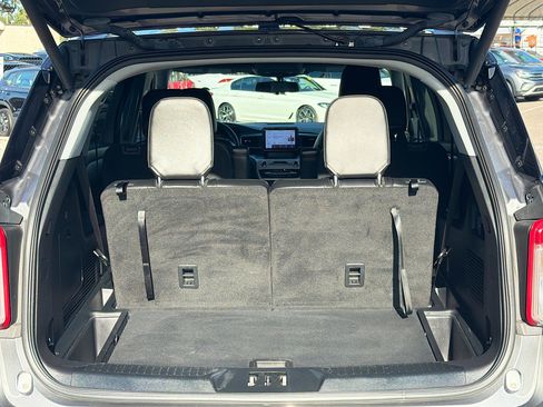 Used 2022 Ford Explorer XLT w/ Equipment Group 202A image 12