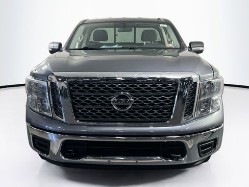 Used 2018 Nissan Titan SV image 2