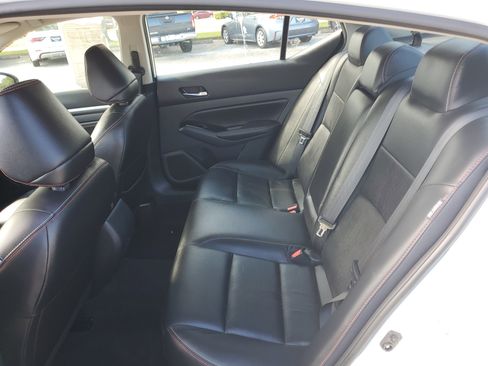 Used 2023 Nissan Altima 2.5 SR w/ SR Premium Package image 10