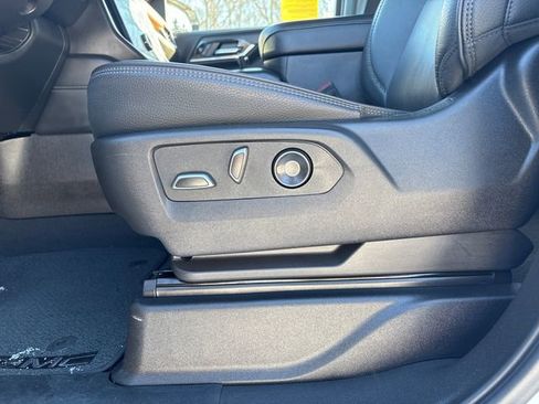 Used 2025 GMC Yukon Denali image 36