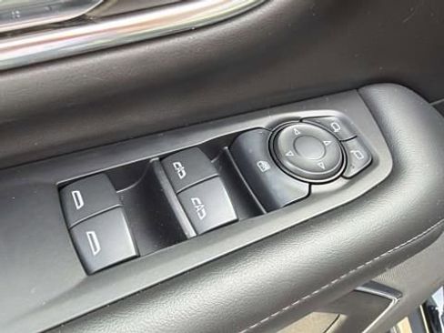Used 2024 GMC Yukon SLE AWD/4WD image 8