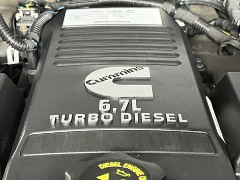 Used 2023 RAM 2500 Big Horn w/ Night Edition image 9