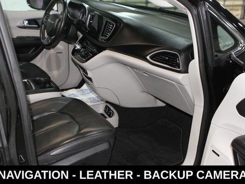 Used 2020 Chrysler Pacifica Touring-L Plus w/ Tire & Wheel Group FWD image 22
