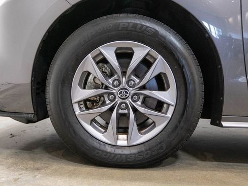 Certified 2024 Toyota Sienna XLE FWD image 11