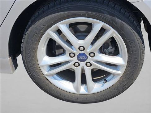 Used 2018 Ford Fusion SE w/ Fusion SE Technology Package FWD image 14