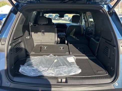 New 2026 Chevrolet Traverse LT w/ Driver Confidence Package AWD/4WD image 22