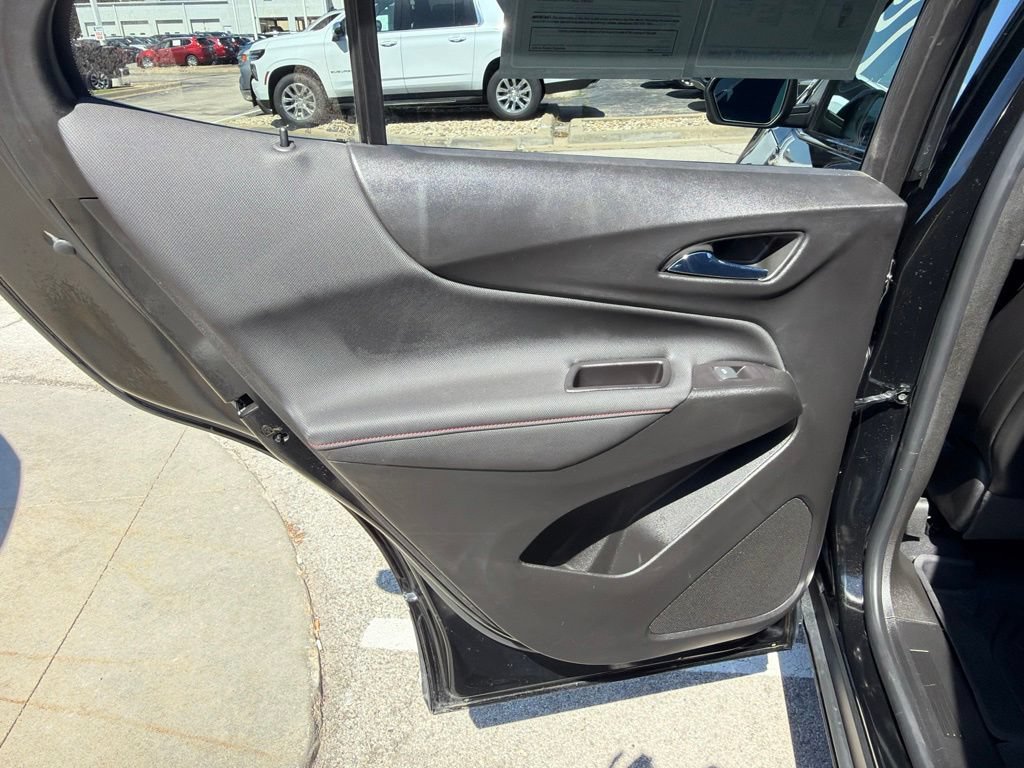 Used 2022 Chevrolet Equinox RS w/ LPO, Floor Liner Package FWD image 18