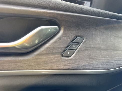 Used 2025 Jeep Grand Cherokee Limited 4xe w/ MOPAR Finishing Package image 18