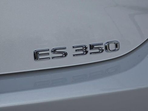 New 2025 Lexus ES 350 Ultra Luxury image 9