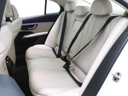 Used 2025 Mercedes-Benz E 350 4MATIC Sedan image 31