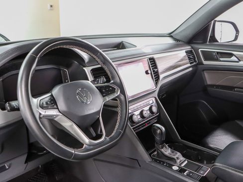 Used 2022 Volkswagen Atlas Cross Sport SE w/ Panoramic Sunroof Package image 23