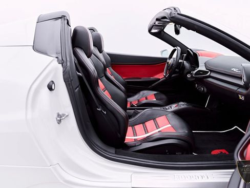 Used 2014 Ferrari 458 Spider RWD image 43