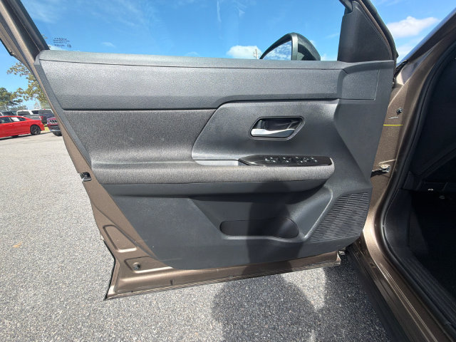 Certified 2026 Nissan Kicks SV FWD image 10
