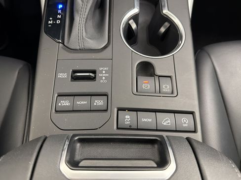 Used 2020 Toyota Highlander XLE AWD/4WD image 18