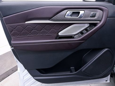 Used 2025 Ford Explorer Platinum w/ LUX Leather Package image 19