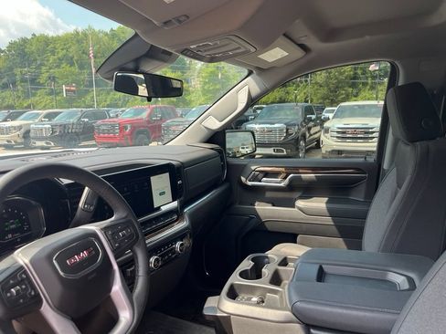 Used 2024 GMC Sierra 1500 Elevation w/ LPO, Elevation Black Package AWD/4WD image 18