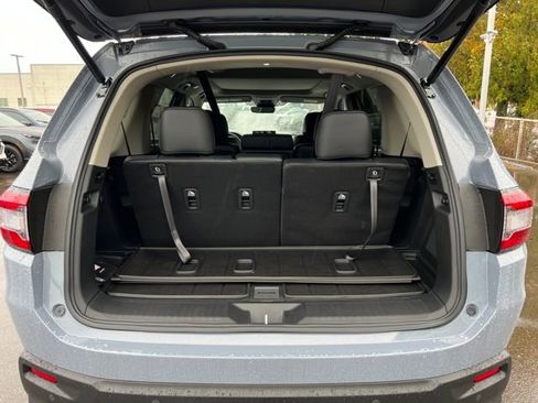 New 2025 Honda Pilot Touring image 13