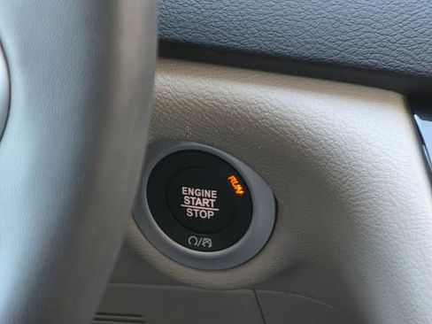 Used 2024 Chrysler Pacifica Touring-L image 20