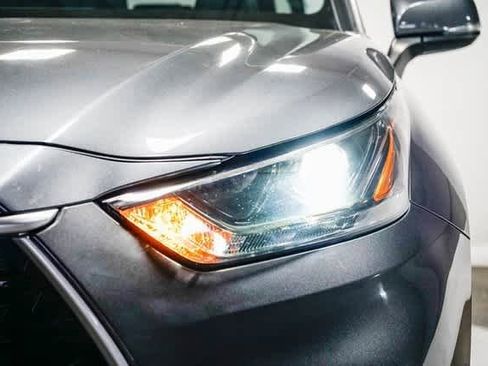 Certified 2022 Toyota Highlander XLE image 9