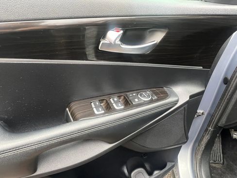 Used 2020 Kia Sorento L image 12
