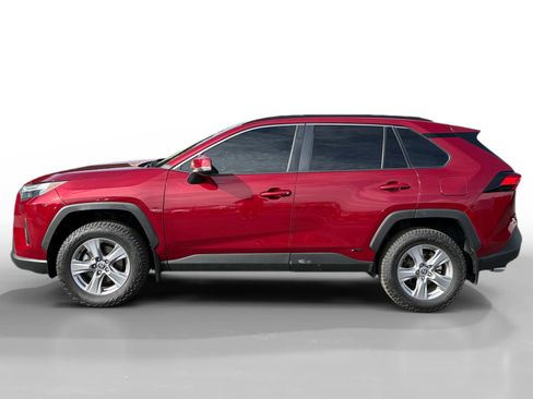 Used 2022 Toyota RAV4 XLE w/ Convenience Package AWD/4WD image 2