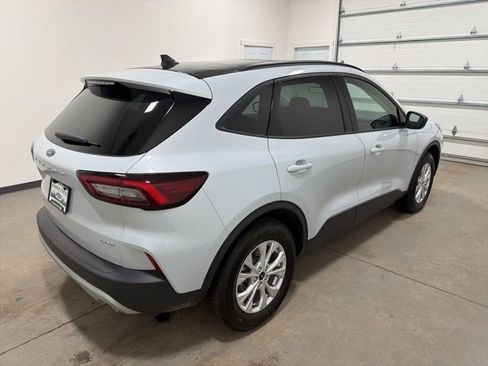 Used 2025 Ford Escape Active w/ Active Premium Tech Pack image 4