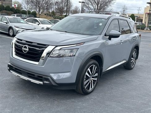 Used 2025 Nissan Pathfinder Platinum w/ Cargo Package image 8