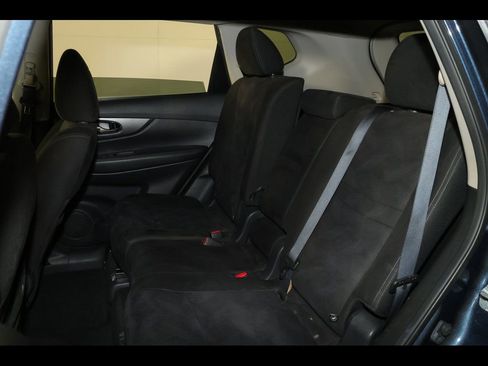 Used 2015 Nissan Rogue SV image 16