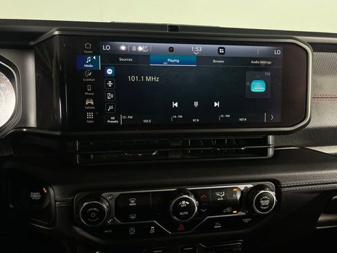 Used 2025 Jeep Wrangler Unlimited Rubicon image 19