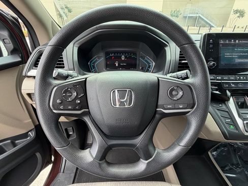 Used 2018 Honda Odyssey EX image 13