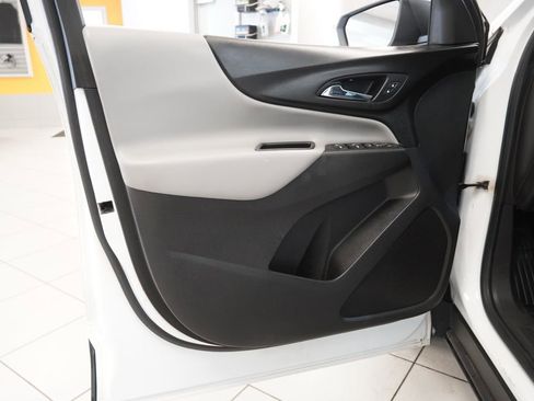 Used 2021 Chevrolet Equinox LS image 6