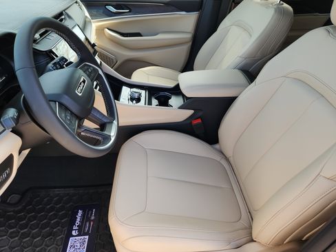 New 2026 Jeep Grand Cherokee Limited AWD/4WD image 11