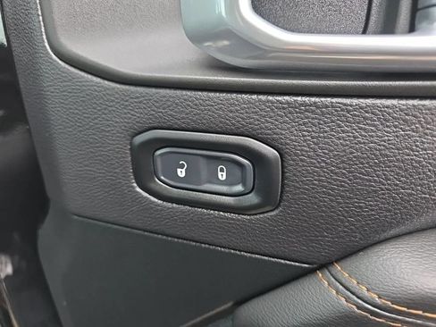 Used 2021 Jeep Wrangler Unlimited Sahara AWD/4WD image 21