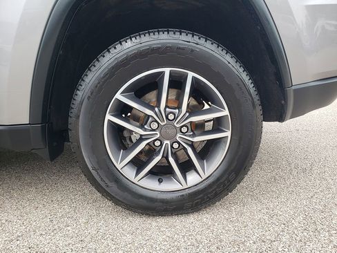 Used 2019 Jeep Grand Cherokee Limited AWD/4WD image 15