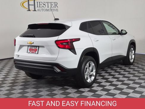 Certified 2024 Chevrolet Trax LS w/ LS Convenience Package FWD image 7
