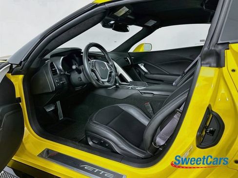 Used 2015 Chevrolet Corvette Z06 w/ 3LZ Preferred Equipment Group RWD image 9