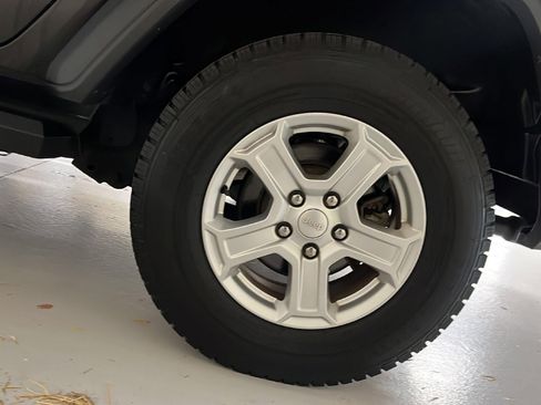 Used 2020 Jeep Wrangler Sport image 29