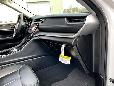 Used 2023 Jeep Grand Cherokee Limited w/ Black Appearance Package image 17