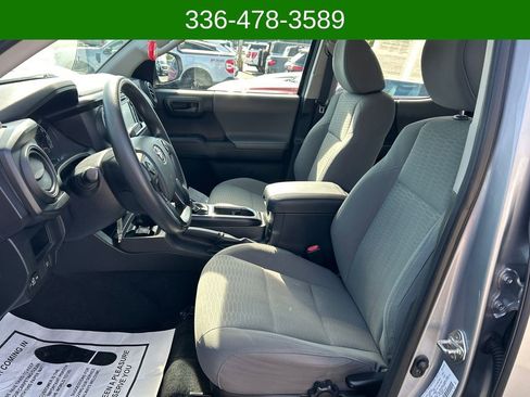 Used 2018 Toyota Tacoma SR image 9