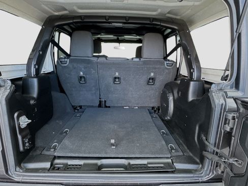 Used 2018 Jeep Wrangler Unlimited Sport S AWD/4WD image 17