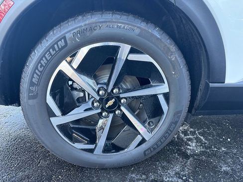 New 2026 Chevrolet Equinox EV LT image 36