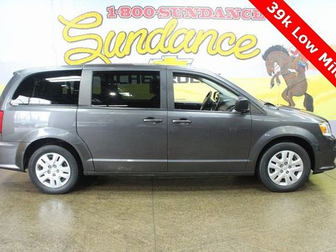 Used 2018 Dodge Grand Caravan SE w/ UConnect Hands-Free Group image 1