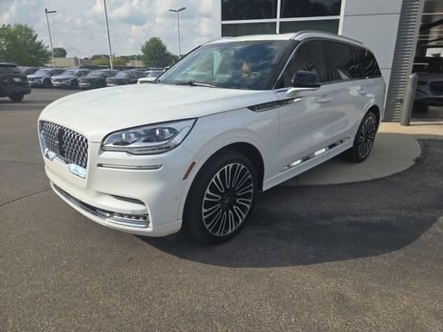 Certified 2024 Lincoln Aviator Black Label w/ Dynamic Handling Package AWD/4WD image 11