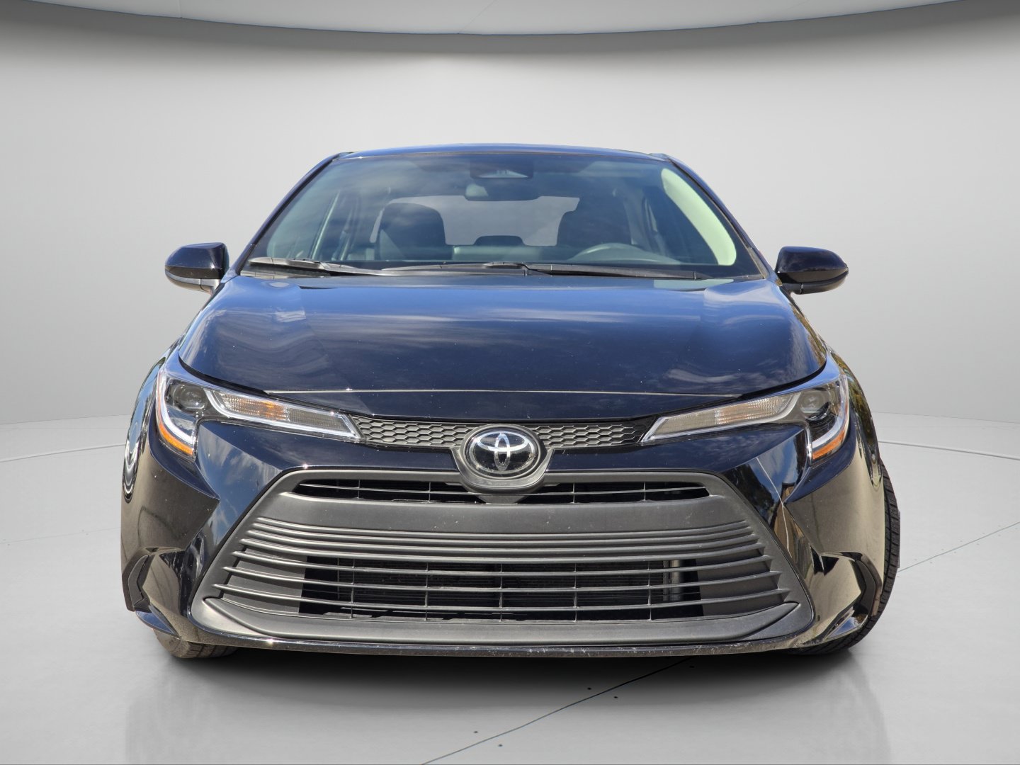 Used 2026 Toyota Corolla LE FWD image 3
