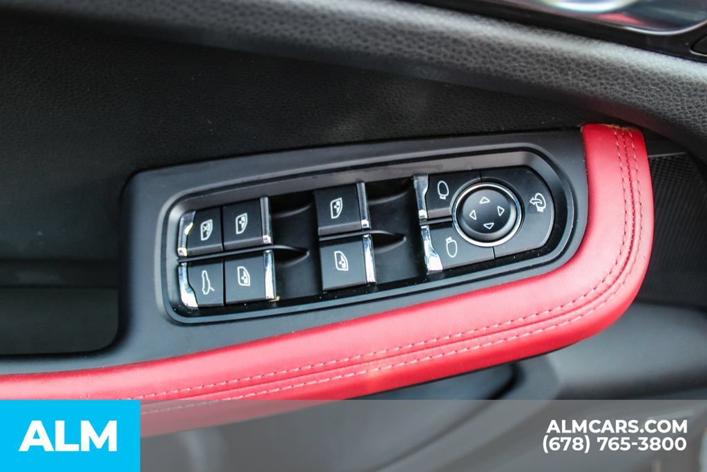 Used 2024 Porsche Macan AWD/4WD image 39
