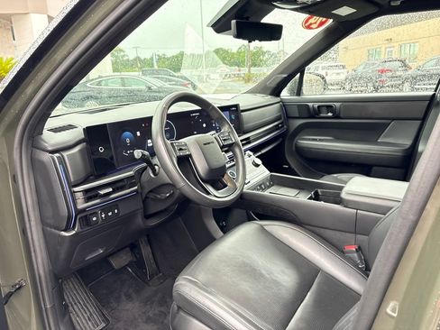 Used 2024 Hyundai Santa Fe Calligraphy AWD/4WD image 9