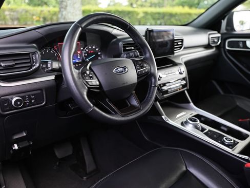 Used 2020 Ford Explorer XLT w/ Equipment Group 202A AWD/4WD image 18